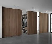 mini-STRATUS - UNFLEX-3D, Alu, модель Step, объемная 3D поверхность, натуральный шпон US16 Noce Canaletto. Алюминиевая торцевая кромка в отделке AL10 Black Matt, трек и ручка в отделке AL08 Black. Раздвижная перегородка в проёме, скрытый трек в потолке. Распаш