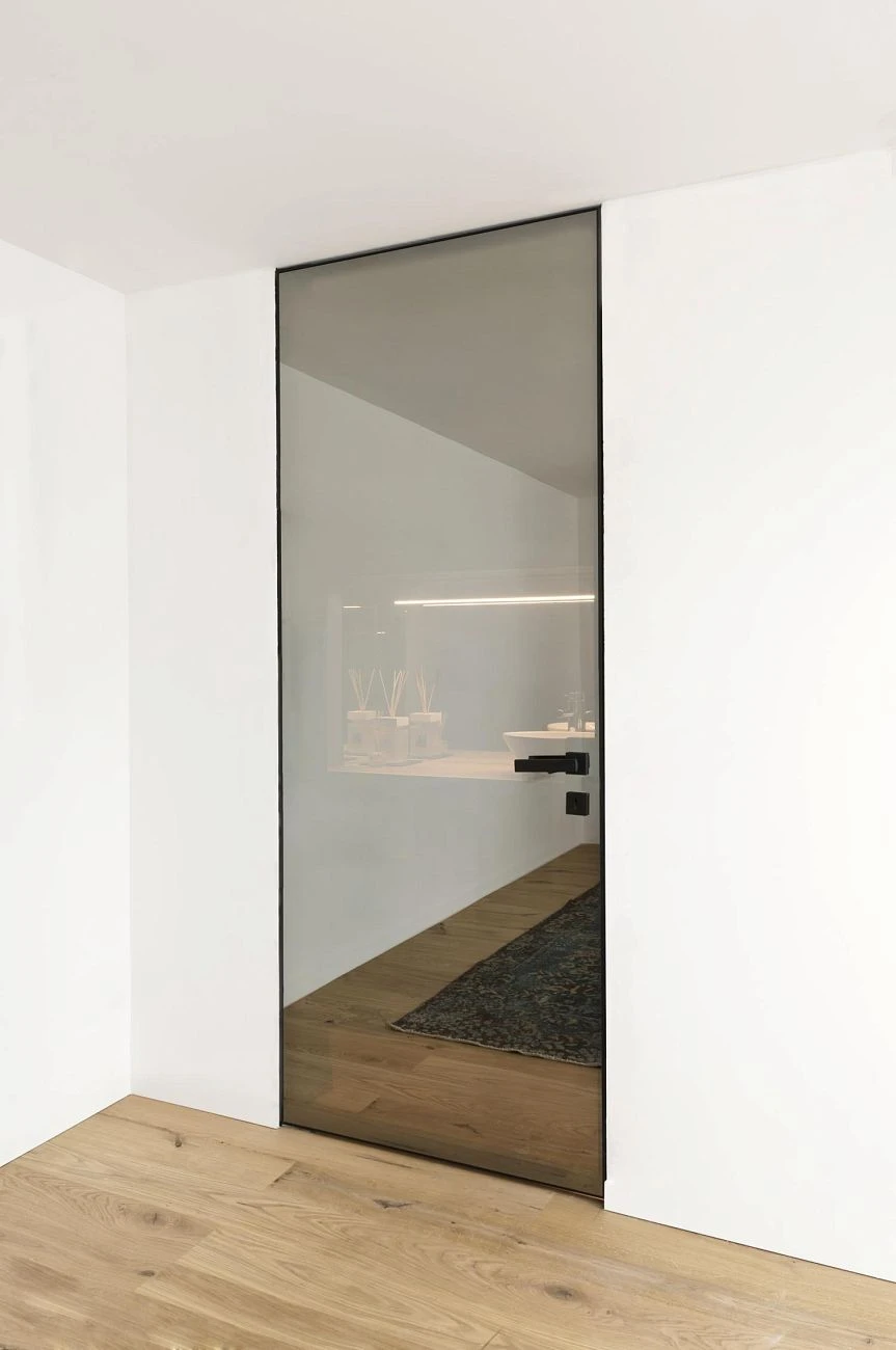 BATTFIL FILBLC QUADRA product door black smocked glass.
