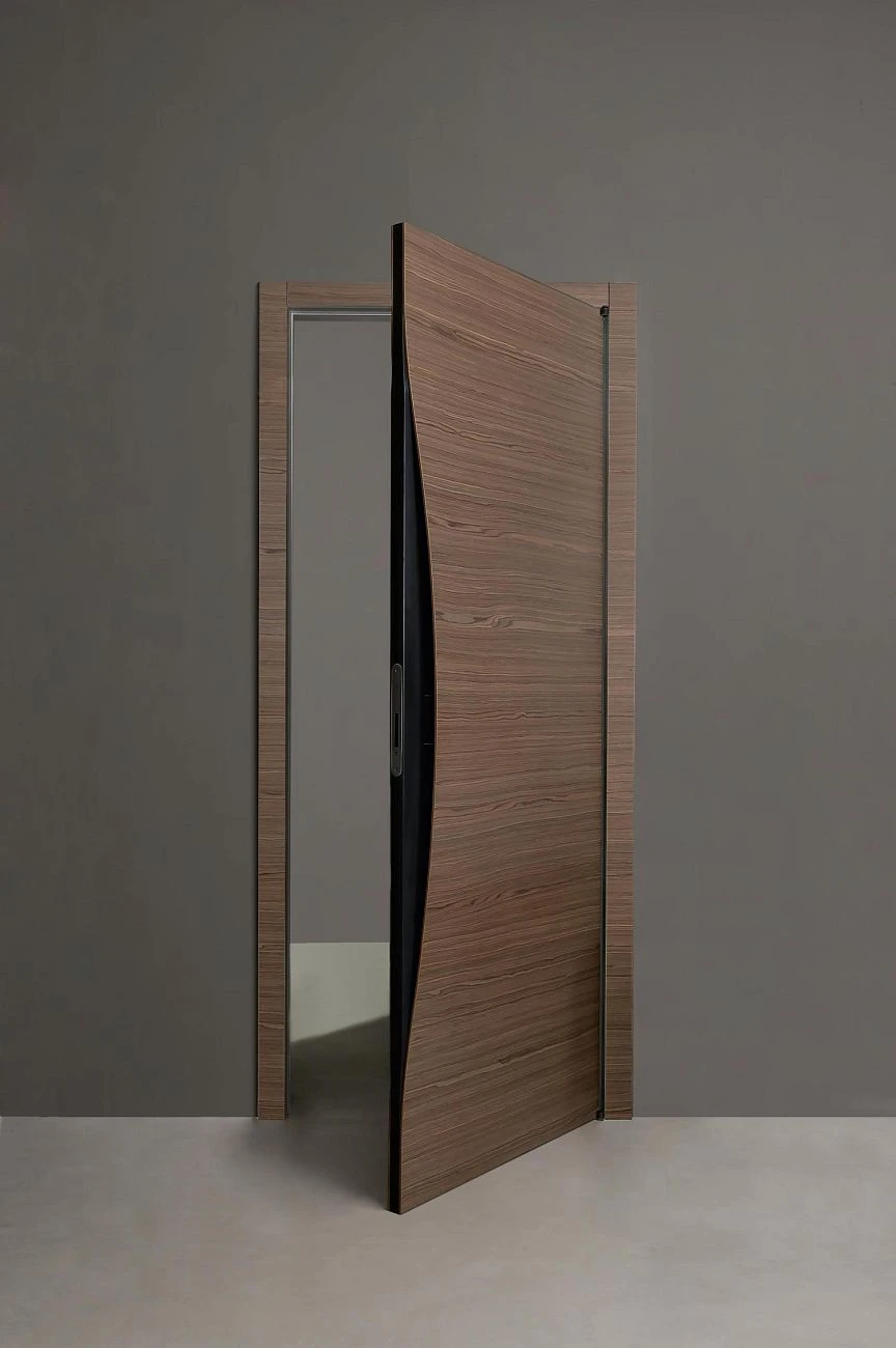 BATTCC STPERS BLOW product door wood open.